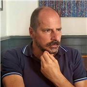 Laureato inscienze politiche, esperienza maturata nella organizzazione della formazione presso università americane con sede a Roma. Lezioni private a livello liceale e universitario di inglese, storia, storia dell'arte e italiano per stranieri. Livello d